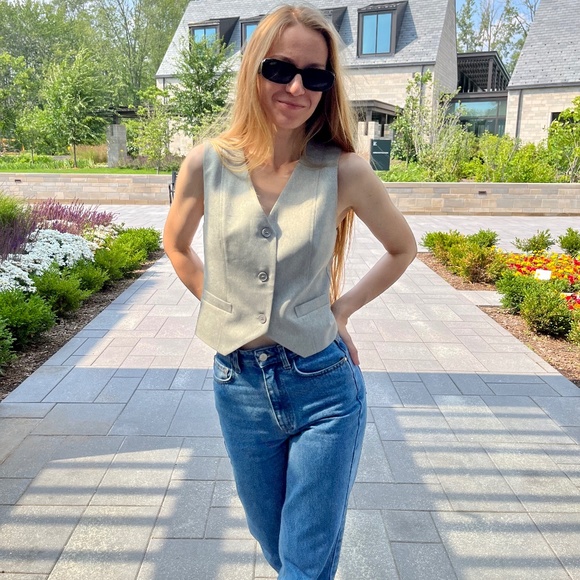 Grey vest - Picture 3 of 3